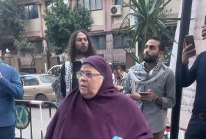 حوار مع السيدة التي كانت تقود المظاهرات ضد الرئيس الراحل محمد مرسي: لستُ نادمة على هتافاتي ضده.. أشارك في مظاهرات دعم غزة لتكون حجة لي أمام الله.. القادم أصعب إذا استمر الصمت
