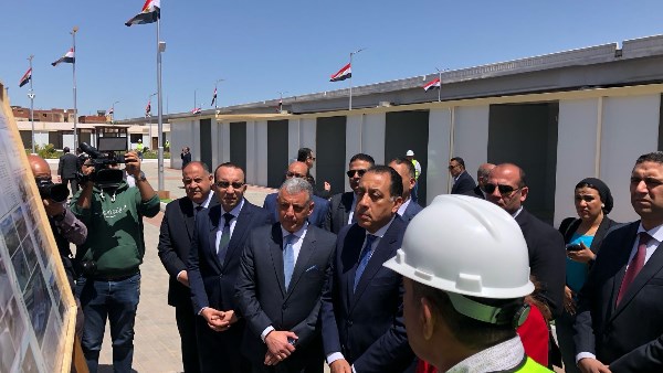 للقضاء على العشوائية.. مدبولي يتفقد السوق الحضري بحي أول الإسماعيلية للقضاء على العشوائية.. مدبولي يتفقد السوق الحضري بحي أول الإسماعيلية