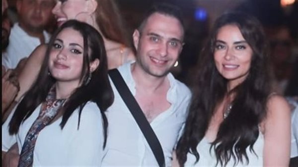بعد الجدل.. سارة عوادين توضح حقيقة صورتها مع حسام حبيب: شلنا بعض احتراما لأهلي بعد الجدل.. سارة عوادين توضح حقيقة صورتها مع حسام حبيب: شلنا بعض احتراما لأهلي