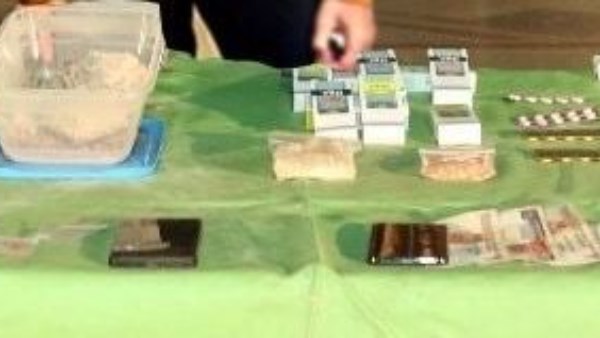 استاكسى وكوكايين.. القبض على أجنبى حاول بيع مخدرات بـ10 ملايين جنيه استاكسى وكوكايين.. القبض على أجنبى حاول بيع مخدرات بـ10 ملايين جنيه