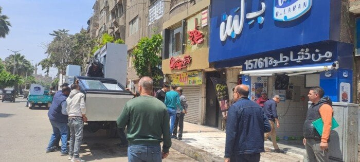 لعدم الترخيص.. محافظ الجيزة يغلق 12 فرعًا لـ"ب« لبن وبلين» في 7 أحياء لعدم الترخيص.. محافظ الجيزة يغلق 12 فرعًا لـ"ب« لبن وبلين» في 7 أحياء