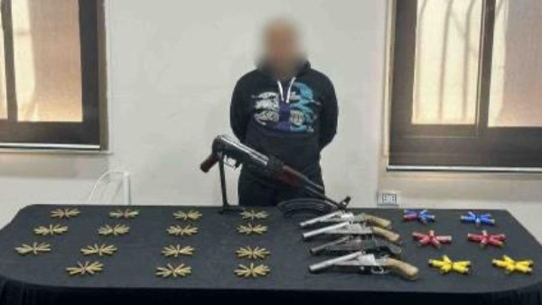 القبض على عاطل يتاجر فى الأسلحة النارية بروض الفرج القبض على عاطل يتاجر فى الأسلحة النارية بروض الفرج