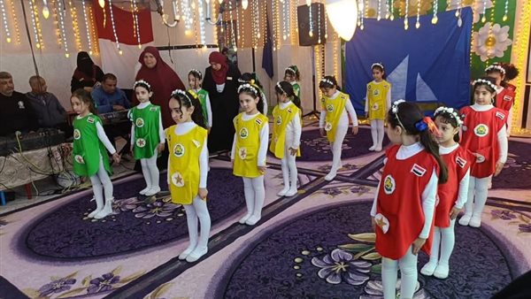 بعلم مصر والمموه .. احتفالات طلابية في كل مدارس دمياط بعلم مصر والمموه .. احتفالات طلابية في كل مدارس دمياط