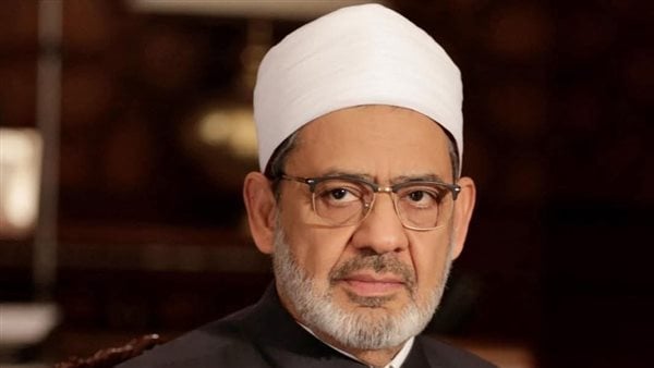 الإمام الأكبر يعزي نائب رئيس جامعة الأزهر في وفاة والدته الإمام الأكبر يعزي نائب رئيس جامعة الأزهر في وفاة والدته