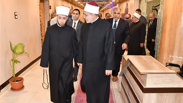 وزير الأوقاف يقدم واجب العزاء في والد رئيس جامعة الأزهر وزير الأوقاف يقدم واجب العزاء في والد رئيس جامعة الأزهر
