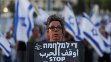 التمرد يتسع في إسرائيل.. 110 آلاف إسرائيلي وقعوا 37 عريضة لإعادة الأسرى ولو بوقف حرب غزة ونتنياهو في ورطة