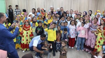 مهرجان شباب مسرح الجنوب يرسم البسمة على وجوه أطفال معهد الأورام بقنا