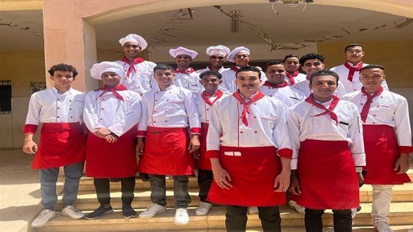 طبق صحي في الأسبوع الأخضر داخل جامعة الأقصر من طلاب السياحة والفنادق طبق صحي في الأسبوع الأخضر داخل جامعة الأقصر من طلاب السياحة والفنادق