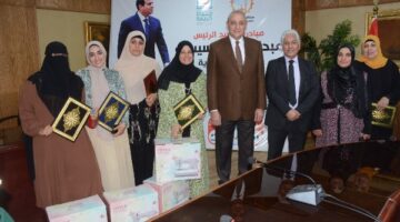محافظ الغربية يفتح أبواب الأمل لـ 36 أسرة.. عقود عمل وماكينات خياطة لذوي الهمم