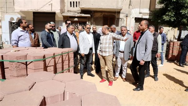 محافظ الشرقية يتفقد أعمال تركيب بلاط الإنترلوك بالزقازيق محافظ الشرقية يتفقد أعمال تركيب بلاط الإنترلوك بالزقازيق