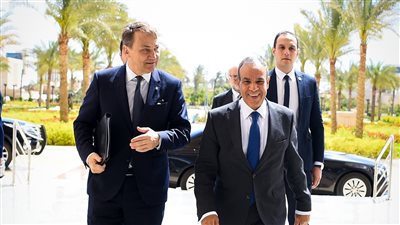 وزير الخارجية: مصر تواجه تحديات اقتصادية جراء استضافتها أعداد كبيرة من اللاجئين وزير الخارجية: مصر تواجه تحديات اقتصادية جراء استضافتها أعداد كبيرة من اللاجئين