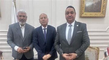 بعد توسعة الطريق ووقوع حوادث بسبب السرعة.. نائب رئيس حزب المؤتمر يناقش مع محافظ القاهرة إنشاء مطبات صناعية أمام كنيسة ودير القديس سمعان بمنشأة ناصر