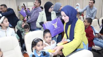 مهرجان مسرح الجنوب يُنظم عروضًا لنزلاء معهد أورام قنا