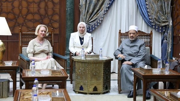 شيخ الأزهر لرئيسة البرلمان السلوفيني: الصَّهاينة حاولوا خداعَ العالم وتبرير قتل الأبرياء شيخ الأزهر لرئيسة البرلمان السلوفيني: الصَّهاينة حاولوا خداعَ العالم وتبرير قتل الأبرياء