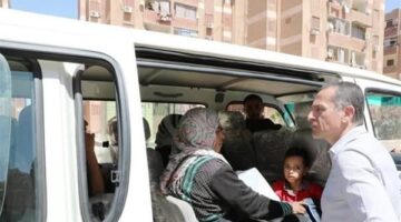 نائب محافظ أسوان يتابع الالتزام بالتعريفة الجديدة بمواقف سيارات السيرفيس