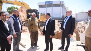 محافظ مطروح يتفقد أعمال خط توصيل مياه محطة تحلية الرميلة بمدخل الخزانات الاستراتيجية
