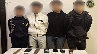 رعب بسيدي بشر بالإسكندرية.. فيديو مسلحين يكشف وكر مخدرات وسقوط 4 عاطلين رعب بسيدي بشر بالإسكندرية.. فيديو مسلحين يكشف وكر مخدرات وسقوط 4 عاطلين