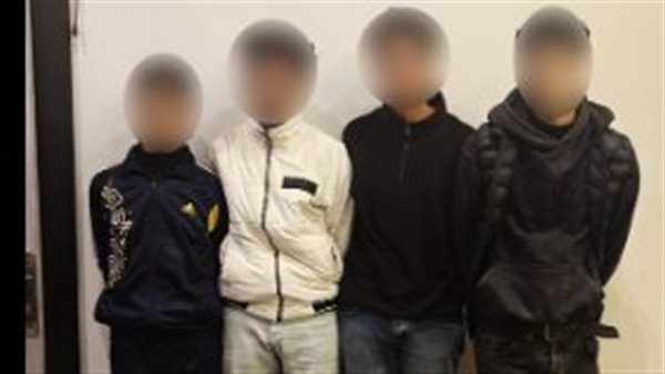 ضبط 4 أشخاص ظهروا بمقطع فيديو يحملون أسلحة بيضاء في الإسكندرية ضبط 4 أشخاص ظهروا بمقطع فيديو يحملون أسلحة بيضاء في الإسكندرية