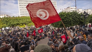 “رايتس ووتش” تطالب السلطات التونسية بالإفراج عن “محتجزين تعسفيا” “رايتس ووتش” تطالب السلطات التونسية بالإفراج عن “محتجزين تعسفيا”