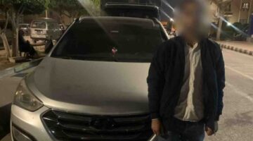 طلع بالعربية على الرصيف.. القبض على صاحب فيديو 6 أكتوبر| فيديو
