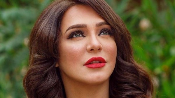 شطب الفنانة سلاف فواخرجي من نقابة الفنانين السوريين بسبب تصريحاتها شطب الفنانة سلاف فواخرجي من نقابة الفنانين السوريين بسبب تصريحاتها