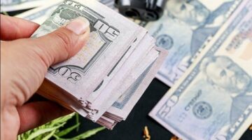 الدولار بأعلى سعر للشراء في 4 بنوك