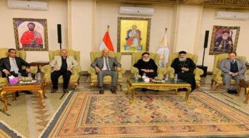 مدير تعليم الإسكندرية يزور الكنيسة المرقسية لتهنئة الإخوة الأقباط بعيد القيامة المجيد