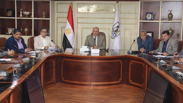 اجتماع لمعرفة الموقف المالي والتنفيذي لمشروعات الخطة الاستثمارية بـ بني سويف اجتماع لمعرفة الموقف المالي والتنفيذي لمشروعات الخطة الاستثمارية بـ بني سويف