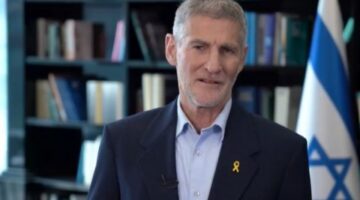 زعيم حزب إسرائيلي: نتنياهو يضحي بالأسرى ويخرب صفقات التبادل الرامية لإطلاق سراحهم من أجل بقائه السياسي