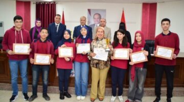 مدير تعليم بورسعيد يُكرم الفائزين بالمراكز الأولى في مسابقة أوائل الطلبة
