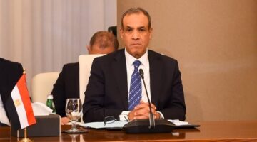 وزير الخارجية يتابع سير خدمة التصديق البريدي
