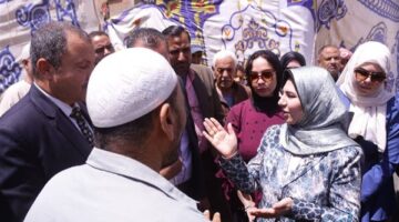 نائب محافظ دمياط تتفقد خدمات مبادرة بداية في كفر سعد