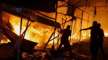 مجازر جديدة.. الجيش الإسرائيلي يحرق خيام النازحين في مدينة خانيونس جنوبي قطاع غزة وحديث عن شهداء وإصابات