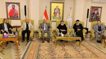 وكيل تعليم الإسكندرية يحتفل مع قداسة البابا بعيد القيامه بكنيسة