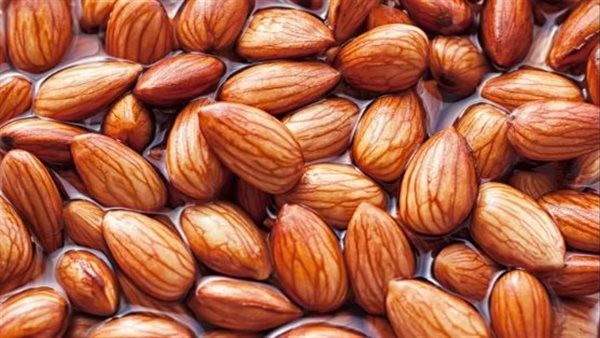 اللوز من الفوائد الطبيعية للبشرة والجسم اللوز من الفوائد الطبيعية للبشرة والجسم