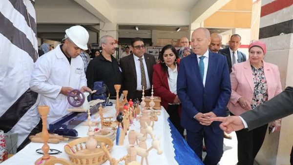 محافظ القاهرة يفتتح معرض التعليم الفنى وورش العمل "اصنع وابدع" بمشاركة 38 مدرسة محافظ القاهرة يفتتح معرض التعليم الفنى وورش العمل "اصنع وابدع" بمشاركة 38 مدرسة