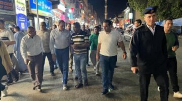 سيرا علي الأقدام.. محافظ قنا يتابع الانضباط والخدمات العامة في جولة بشوارع المدينة