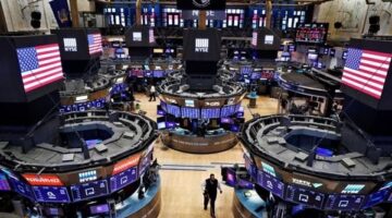 انخفاض حاد يضرب الأسهم الأمريكية بختام التداول بفعل تصريحات رئيس الفيدرالي والحرب التجارية