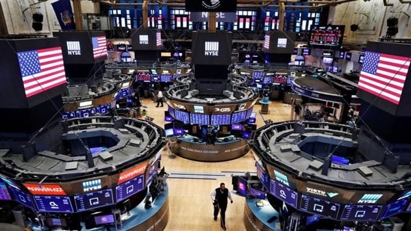 انخفاض حاد يضرب الأسهم الأمريكية بختام التداول بفعل تصريحات رئيس الفيدرالي والحرب التجارية انخفاض حاد يضرب الأسهم الأمريكية بختام التداول بفعل تصريحات رئيس الفيدرالي والحرب التجارية