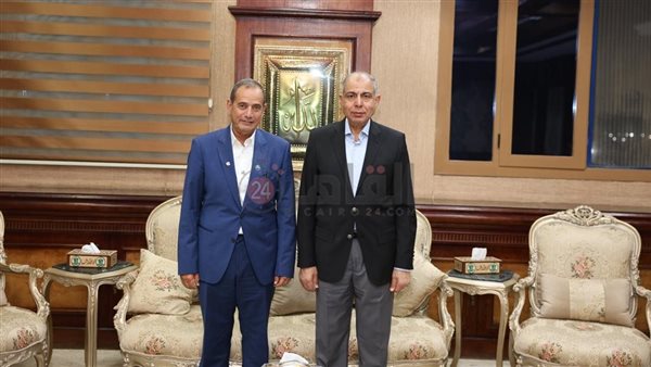 بـ 15 أتوبيسًا.. محافظ المنيا يوقع بروتوكول تعاون مع إحدى الشركات لدعم منظومة النقل