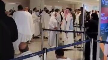 الناس مفترشة المطار.. أزمة في تأشيرة الترانزيت تتسبب في منع دخول المسافرين السعودية | صور