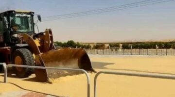أخبار  الوادي الجديد| رفع الرمال من طرق الخارجة.. والتموين يعلن بشائر توريد أول شحنات القمح