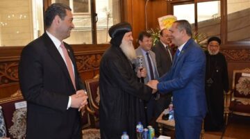 وفد جامعة دمياط يزور كنيسة العذراء مريم لتهنئة الأخوة الأقباط بعيد القيامة المجيد