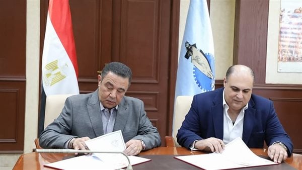 لإقامة حفلات للسائحين.. محافظ البحر الأحمر يوقع بروتوكول تعاون مع الهيئة العامة لقصور الثقافة لإقامة حفلات للسائحين.. محافظ البحر الأحمر يوقع بروتوكول تعاون مع الهيئة العامة لقصور الثقافة
