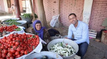 بتتعالج من السرطان.. قصة كفاح أم محمد بائعة الخضار للإنفاق على أبنائها الـ 6 ببني سويف