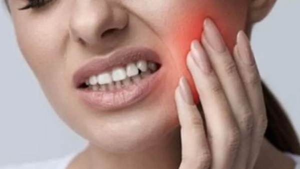 علاقة مشكلات الفم والأسنان بالصحة العقلية للفرد علاقة مشكلات الفم والأسنان بالصحة العقلية للفرد