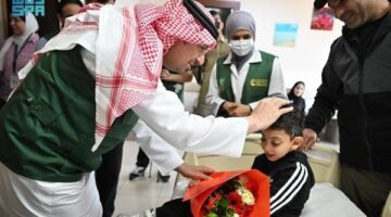 فريق طبي من مركز الملك سلمان للإغاثة يجري عمليات زراعة قوقعة للأطفال الفلسطينيين