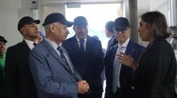 وزير الاستثمار يقوم بزيارة لإحدى شركات الأدوية التونسية