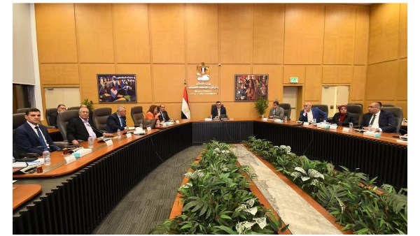 وزير الإسكان يتابع المشروعات السكنية بعددٍ من المحافظات والمدن الجديدة وزير الإسكان يتابع المشروعات السكنية بعددٍ من المحافظات والمدن الجديدة