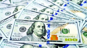 الدولار يرتفع من أدنى مستوى له في سبعة أشهر